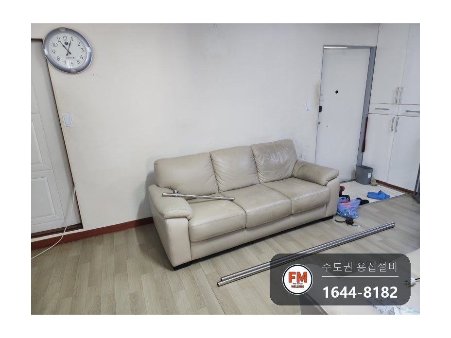 가정집 어르신 동선 따라 거실·방·화장실 스텐 안전손잡이 핸드레일 설치 시공 사진 1