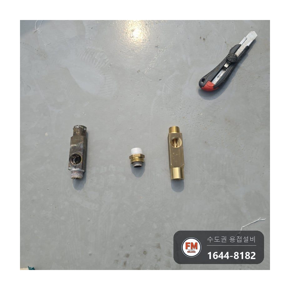 건물 옥상 진공관 집열식 태양열 보일러 저장 탱크 안전밸브 파손 물 분출 밸브 교체 엑셀 소켓 재연결 시공 사진 9