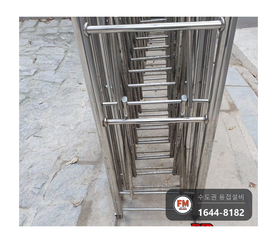 묘역 신도비 스텐 자바라 하단 연결지지대 탈락 알곤 재용접 손잡이 추가 시공 사진 6