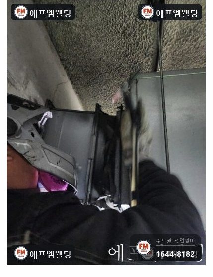 빌딩 지하주차장 배기덕트 모서리 벌어짐 볼트 끊김 용접 시공 사진 10