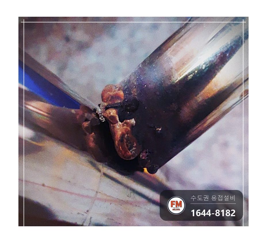 빌라 계단 스텐 손잡이 중심 기둥 부실 용접 탈락 둘레 재용접 마감 캡 보충