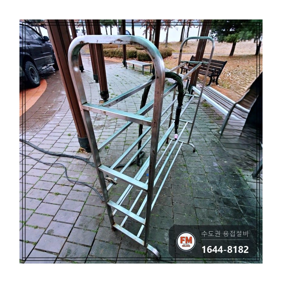 상가 스텐 행거 접합부 크랙 수리 파이프 위치 이동 시공 사진 1
