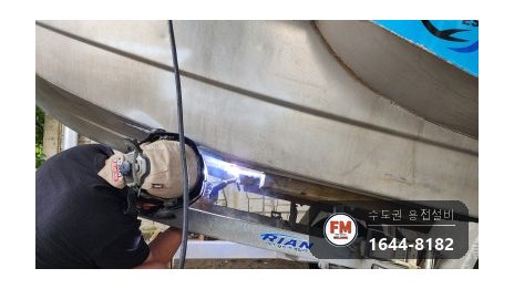 소형 알루미늄 보트 선체 밑면 옛 용접 둘레 재균열 5356 AC TIG 덧살 시공 사진 8