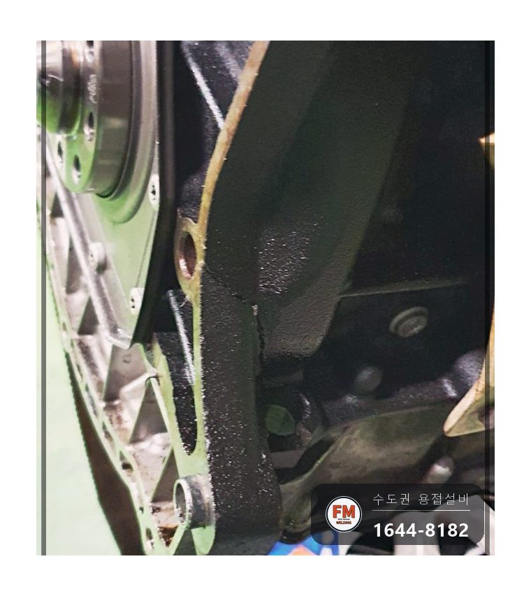 수입차 주물엔진 볼트 연결부 두 동강 예열 용접 연마 시공 사진 3