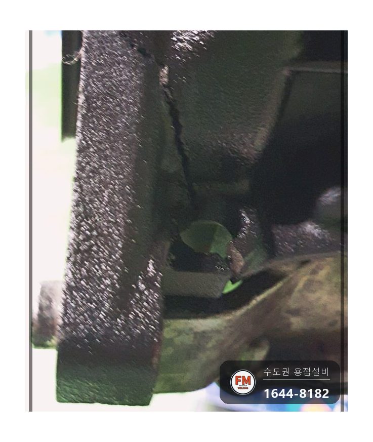 수입차 주물엔진 볼트 연결부 두 동강 예열 용접 연마 시공 사진 4