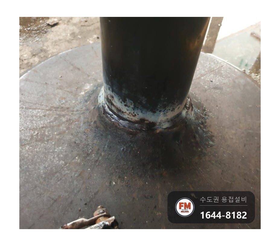 술집 맞춤 철제 테이블 흔들림, 녹슨 너트 대신 받침 둘레 용접 보강 시공 사진 2