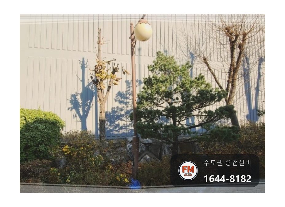 아파트 가로등 목 파손 수직 가접 고장력봉 출장용접 보수 시공 사진 1