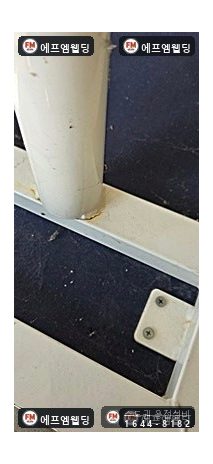 운동장 골대 하부 균열 구령대 난간 앵커 보강 보수용접 시공 사진 3