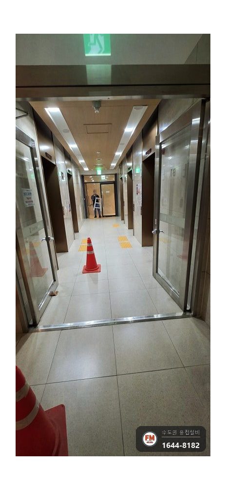 유리문 스텐 도어프레임 피벗힌지 야간 용접 보수 시공 사진 9