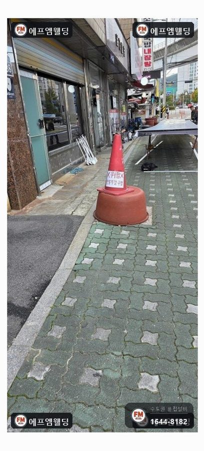 인도 오수관 맨홀 뚜껑 교체 주철 뚜껑 수평 맞춤