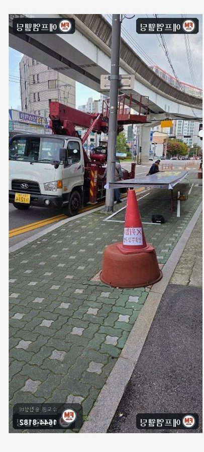 인도 오수관 맨홀 뚜껑 교체 주철 뚜껑 수평 맞춤 시공 사진 3