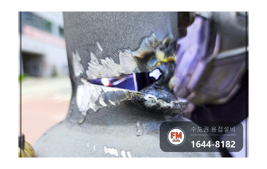 자전거길 가로등 하단 절단 수직 수평 덧방 주물용접 수리 시공 사진 9