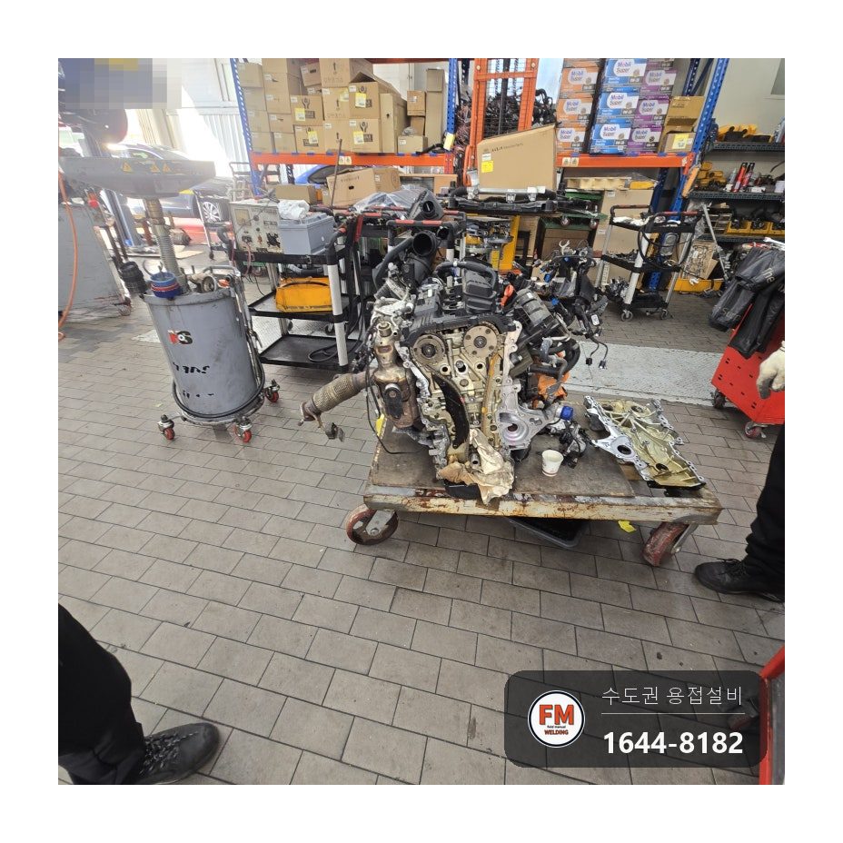 정비소 엔진 알루미늄 냉각수 통로 볼트 자리 절개 후 교류 TIG 겹 채움 시공 사진 1