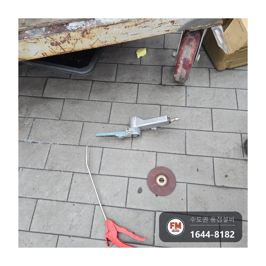 정비소 엔진 알루미늄 냉각수 통로 볼트 자리 절개 후 교류 TIG 겹 채움 시공 사진 14