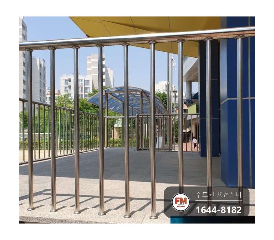 초등학교 렉산 받침 기둥·물막이·구령대 핸드레일 알곤 보수와 자바라 바퀴 교체 시공 사진 9