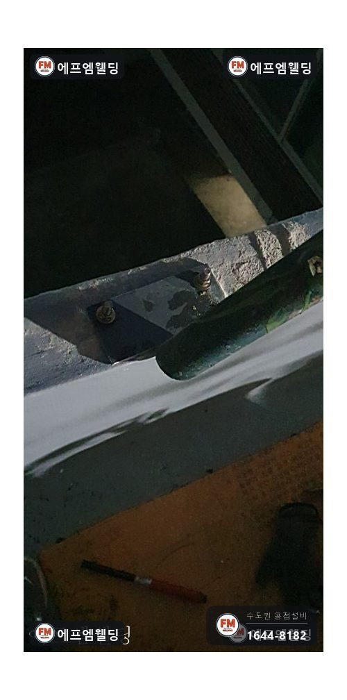 캐노피 기둥 신설 각파이프용접 벽체 앵커 고정 보강 시공 사진 7