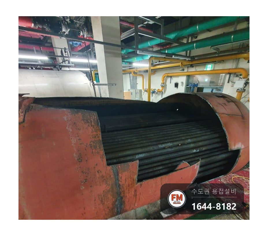 학교 기계실 대형 보일러탱크 반출 불가, 플라즈마·산소 절단 3등분 철거 시공 사진 10