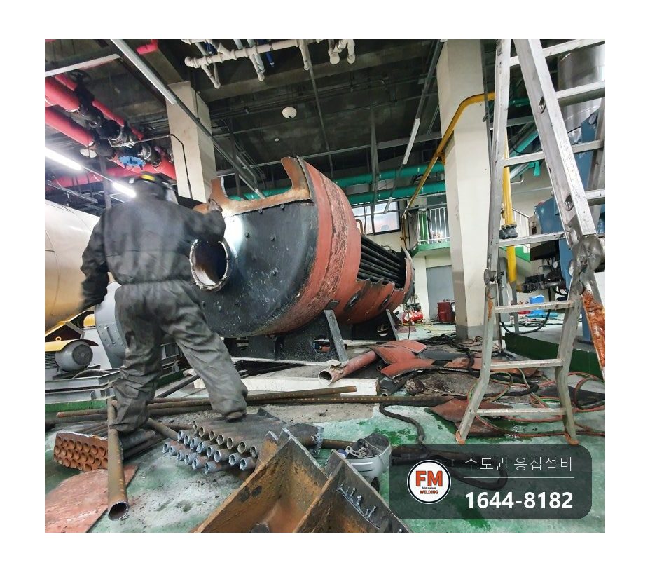 학교 기계실 대형 보일러탱크 반출 불가, 플라즈마·산소 절단 3등분 철거 시공 사진 18