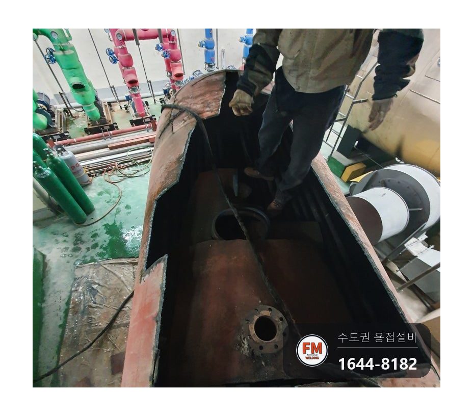 학교 기계실 대형 보일러탱크 반출 불가, 플라즈마·산소 절단 3등분 철거 시공 사진 7