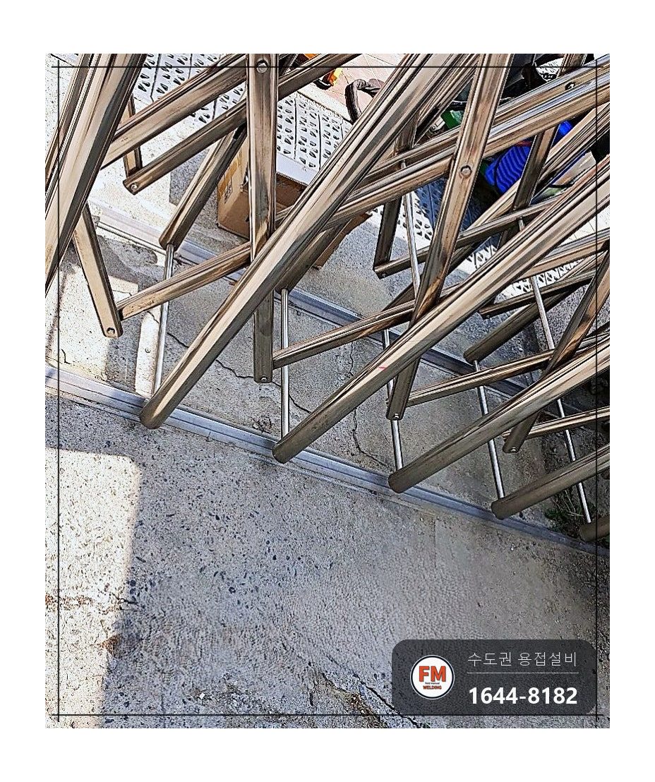 학교 현관 지붕 기둥 배수관 브래킷 구령대 난간 보강 용접 시공 사진 13
