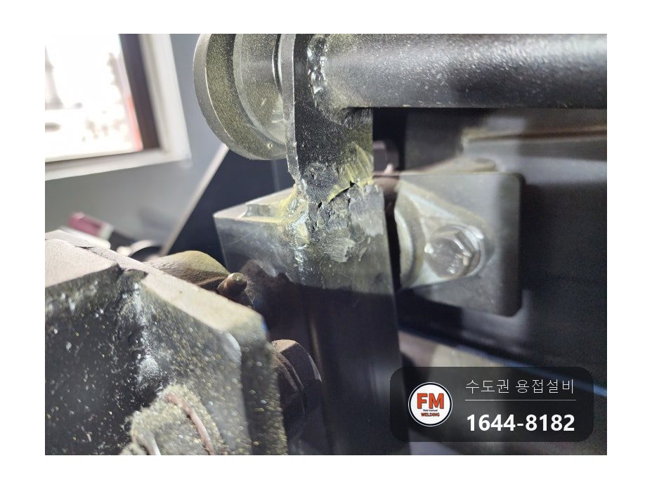 헬스장 운동기구 판재 리브 덧대기 보강용접 도색 수리 시공 사진 11