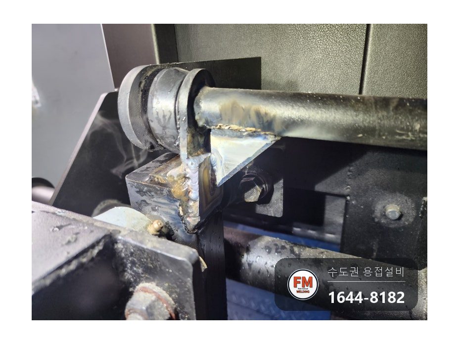 헬스장 운동기구 판재 리브 덧대기 보강용접 도색 수리 시공 사진 20
