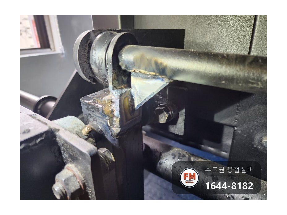 헬스장 운동기구 판재 리브 덧대기 보강용접 도색 수리 시공 사진 21