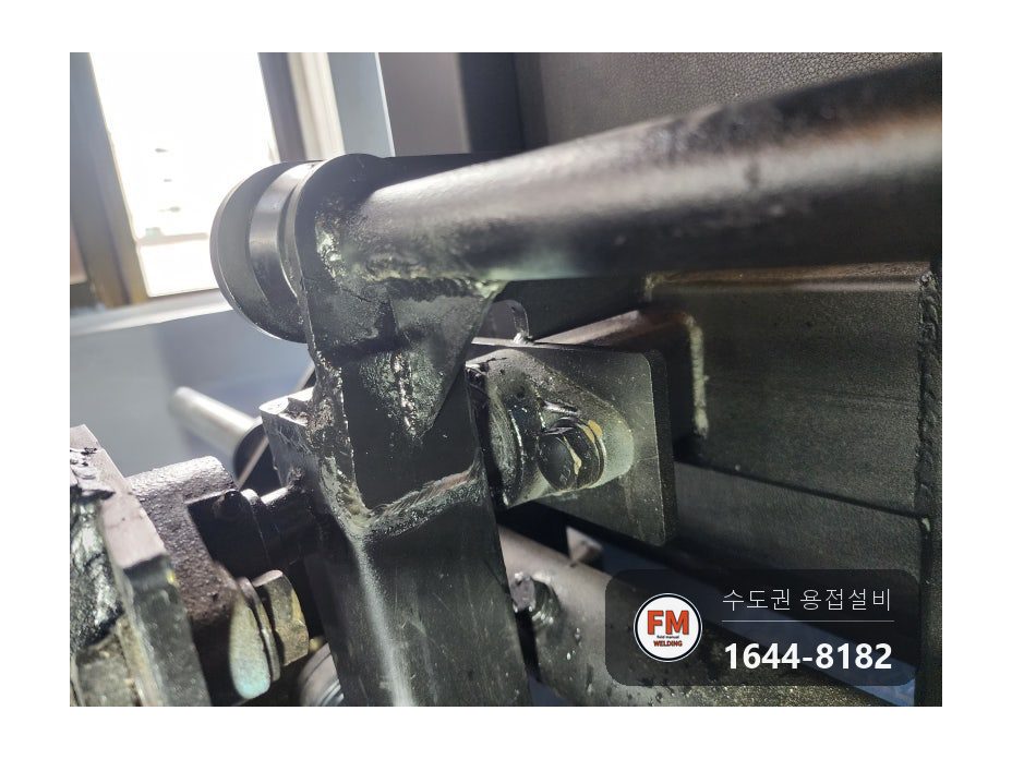 헬스장 운동기구 판재 리브 덧대기 보강용접 도색 수리 시공 사진 25