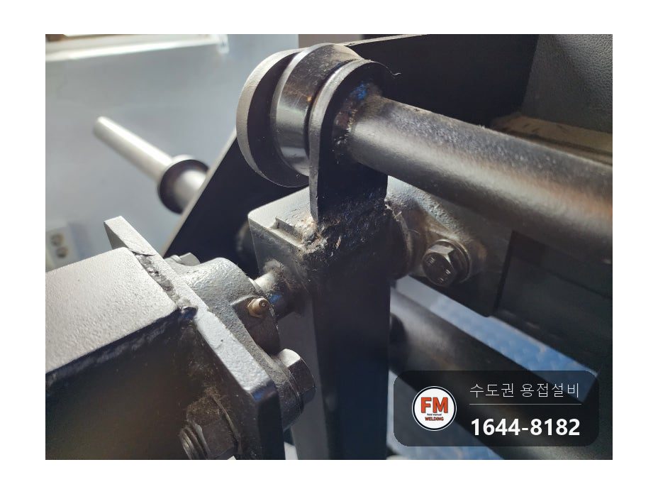 헬스장 운동기구 판재 리브 덧대기 보강용접 도색 수리 시공 사진 3