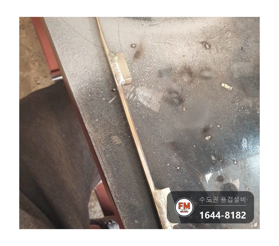 황동·신주 부품 세 곳 부러짐, 라인 맞춰 알곤용접하고 덧살 남겨 연마 시공 사진 11
