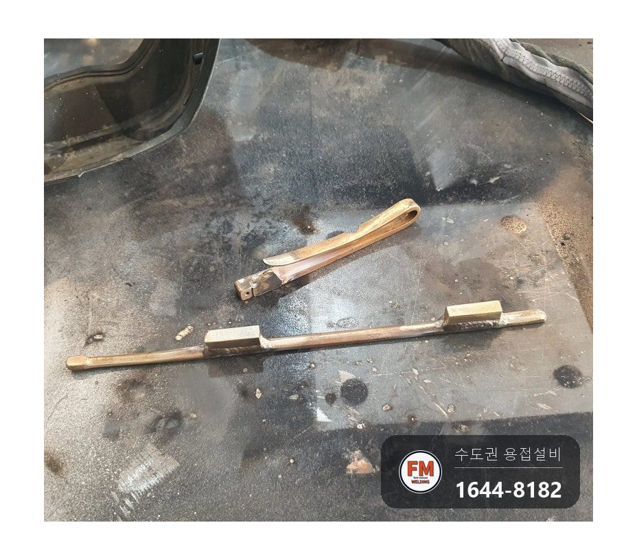 황동·신주 부품 세 곳 부러짐, 라인 맞춰 알곤용접하고 덧살 남겨 연마 시공 사진 13