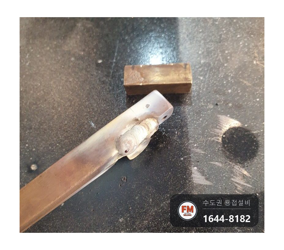 황동·신주 부품 세 곳 부러짐, 라인 맞춰 알곤용접하고 덧살 남겨 연마 시공 사진 5