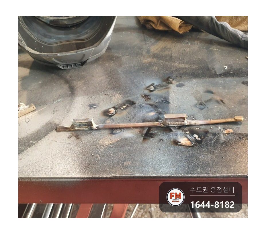황동·신주 부품 세 곳 부러짐, 라인 맞춰 알곤용접하고 덧살 남겨 연마 시공 사진 8