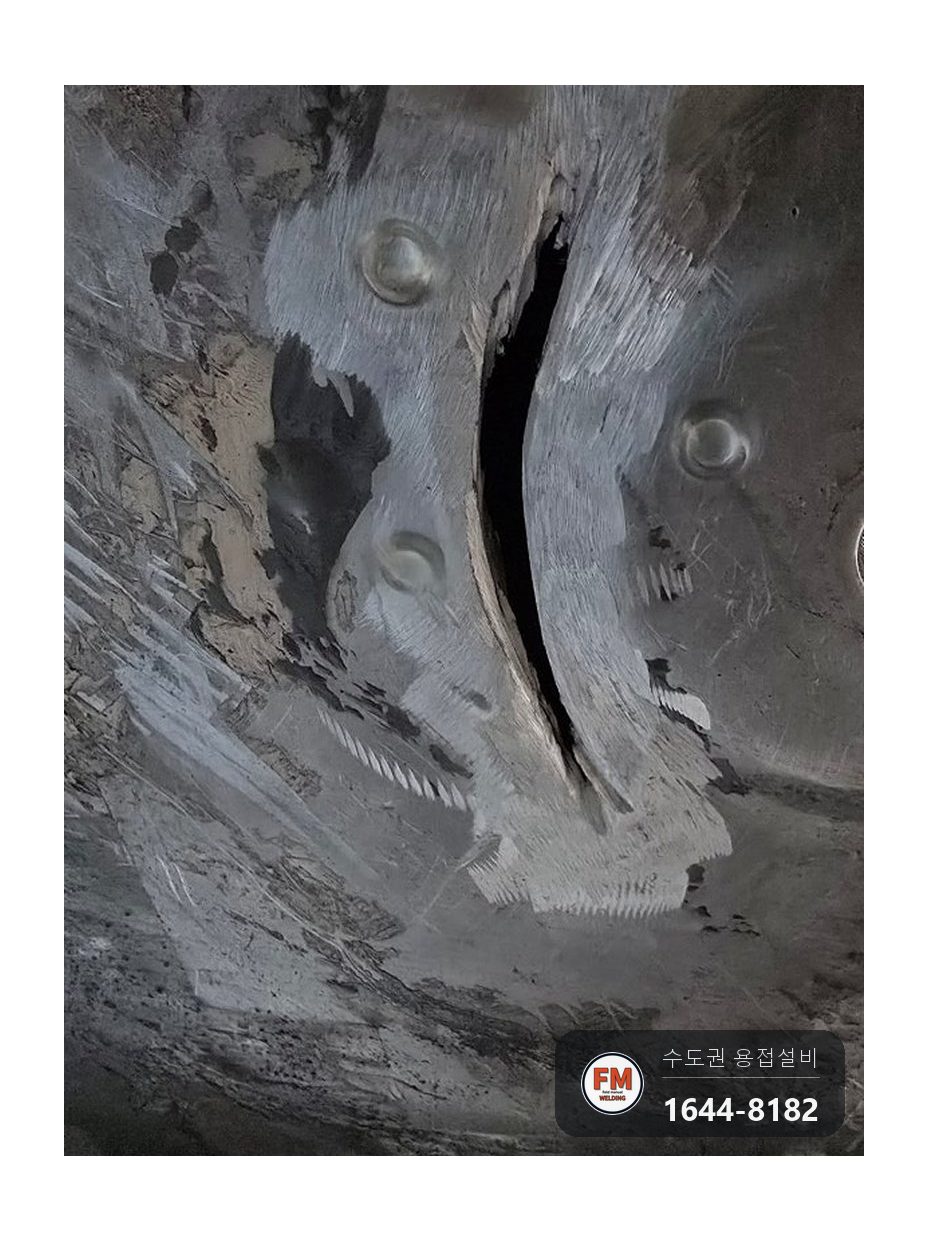 화물차 알루미늄 연료탱크 크랙 보수 시공 전
