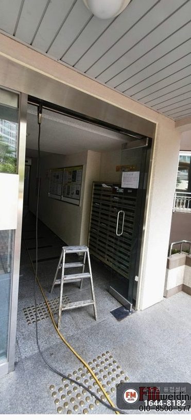 아파트 자동문 대문수리 스텐 위쪽 틀 점용접 열 나눠 넣기