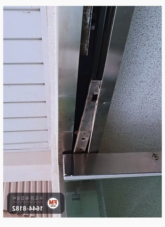 아파트 입구 자동문 프레임 보수