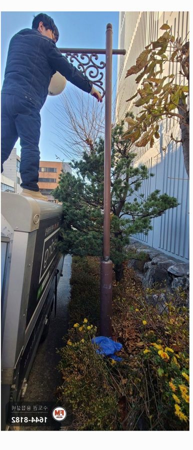 아파트 가로등 목 부러짐 택배차 충돌 아연 백관 알곤 용접