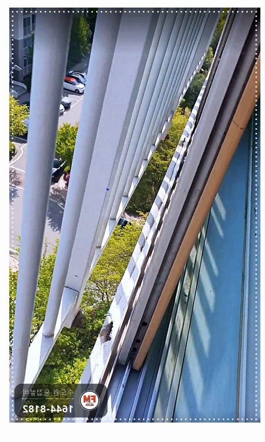 아파트 거실 베란다 난간 하부 브래킷 부식 탈락 네 곳 교체 비스듬 앵커 TIG 고정