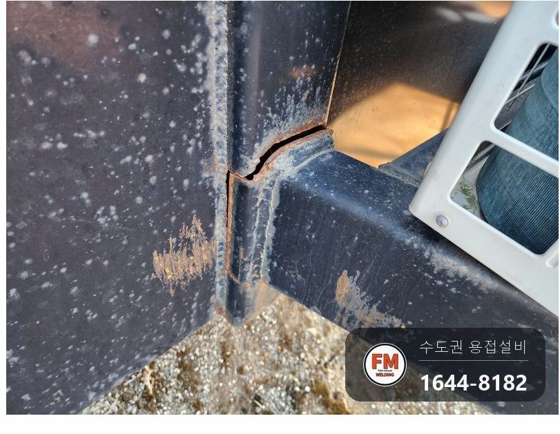 군부대 카라반 프레임 찢김 유압자키 수평 7016 용접