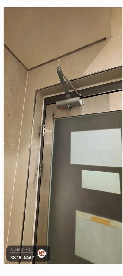 유리문 스텐 도어프레임 피벗힌지 야간 용접 보수