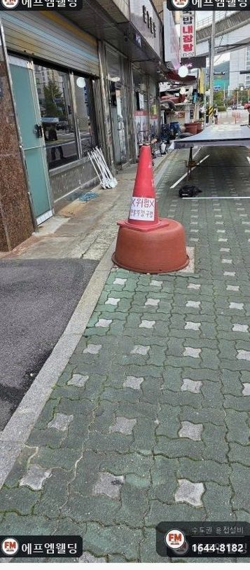 인도 오수관 맨홀 뚜껑 교체 주철 뚜껑 수평 맞춤