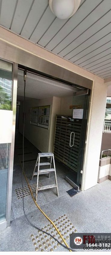 아파트 자동문 대문수리 스텐 위쪽 틀 점용접 열 나눠 넣기