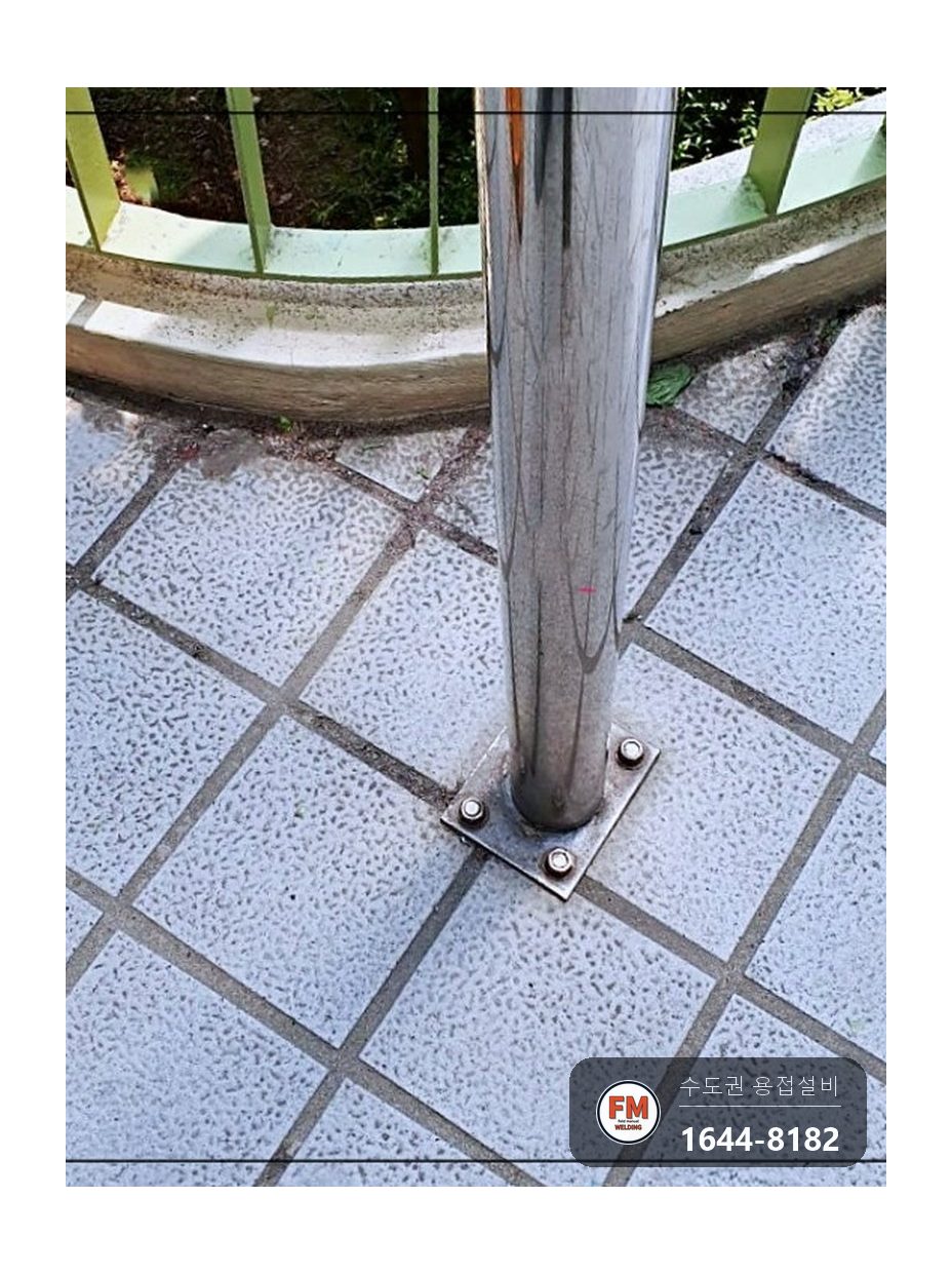 학교 시설물 기둥 하부 고정부 보강 시공 후