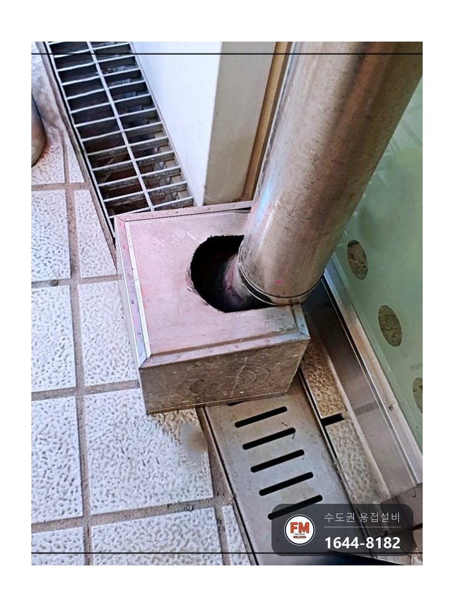 학교 시설물 기둥 하부 고정부 보강 시공 전